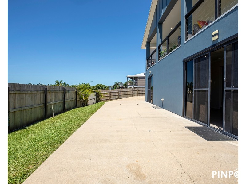 17 Woodlands Drive, Eimeo QLD 4740