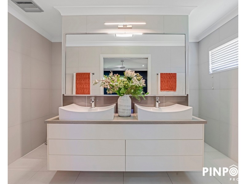 8 Oysterlee Street, Beaconsfield QLD 4740