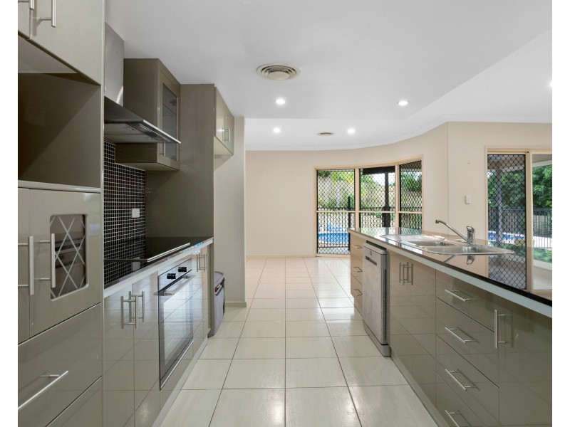 7 Gillies Court, Rural View QLD 4740