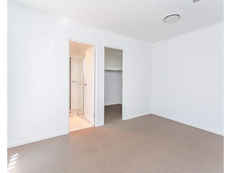 32 Phoenix Crescent, Rural View QLD 4740