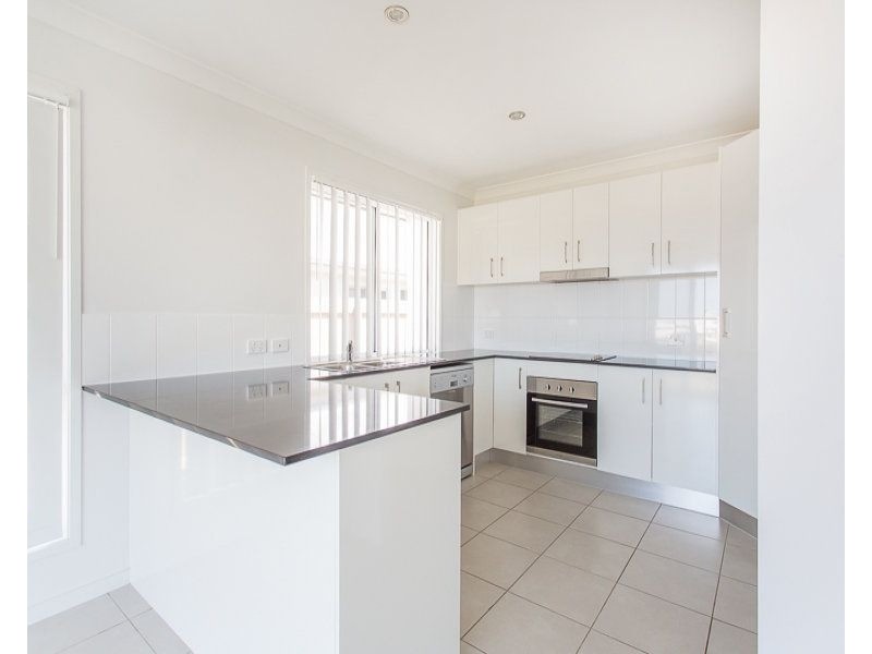 32 Phoenix Crescent, Rural View QLD 4740