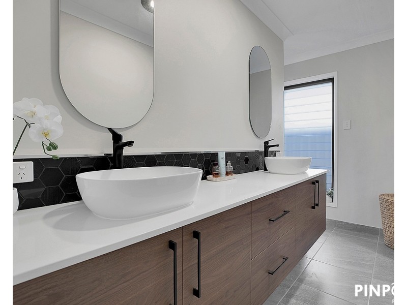 8 Eastbark Court, Richmond QLD 4740