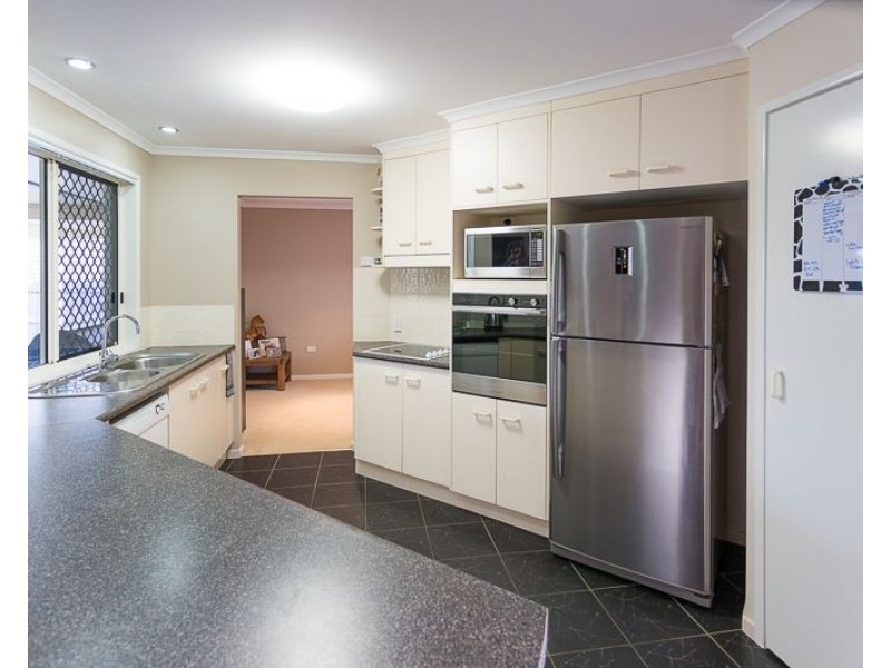 11 Gillies Court, Rural View QLD 4740