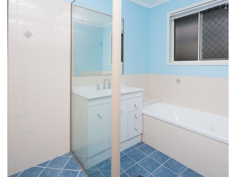 11 Gillies Court, Rural View QLD 4740