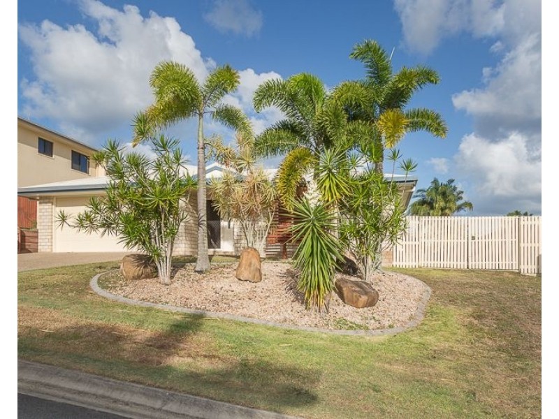 11 Gillies Court, Rural View QLD 4740