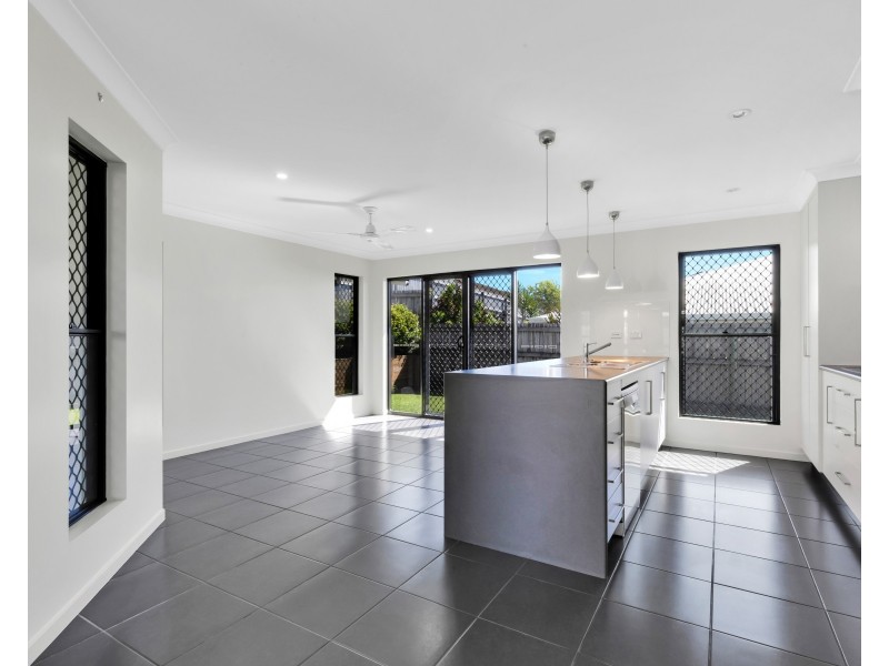 22 Dobinson Street, Bucasia QLD 4750