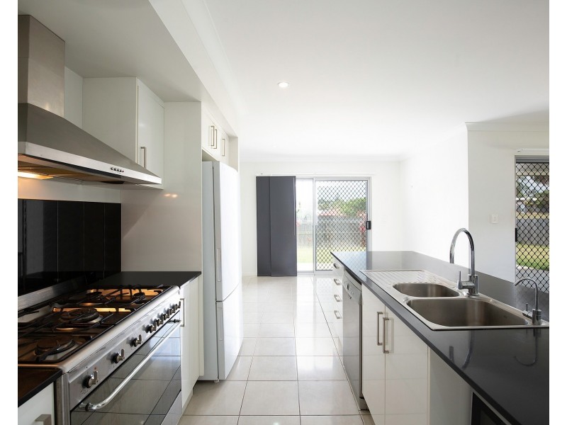 19 Phoenix Crescent, Rural View QLD 4740