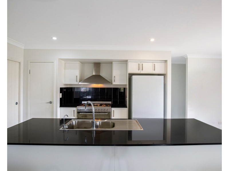 19 Phoenix Crescent, Rural View QLD 4740