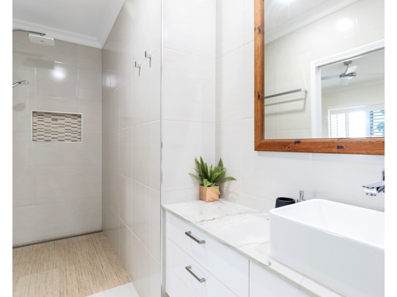 25A Slade Esplanade, Slade Point QLD 4740