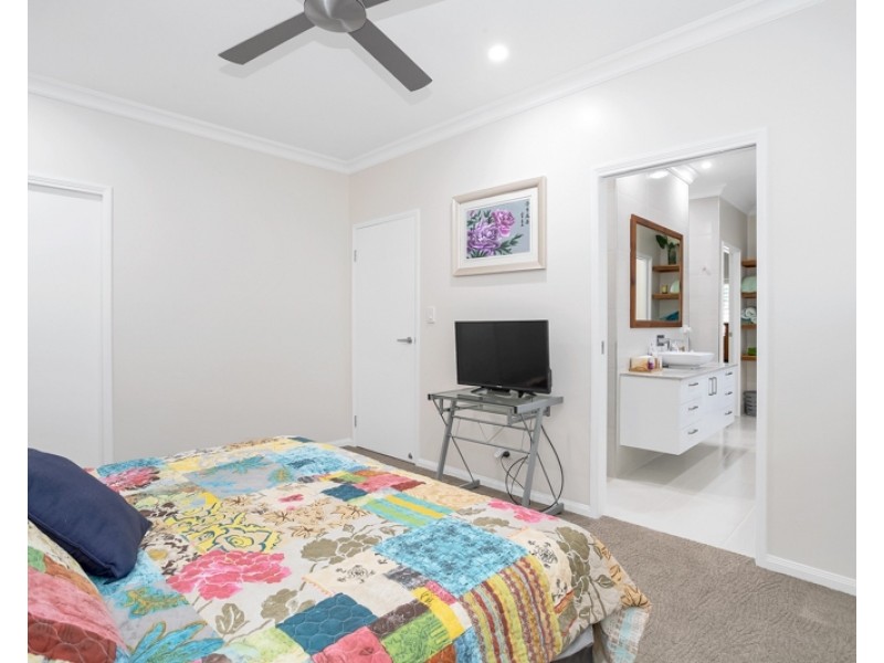 25A Slade Esplanade, Slade Point QLD 4740