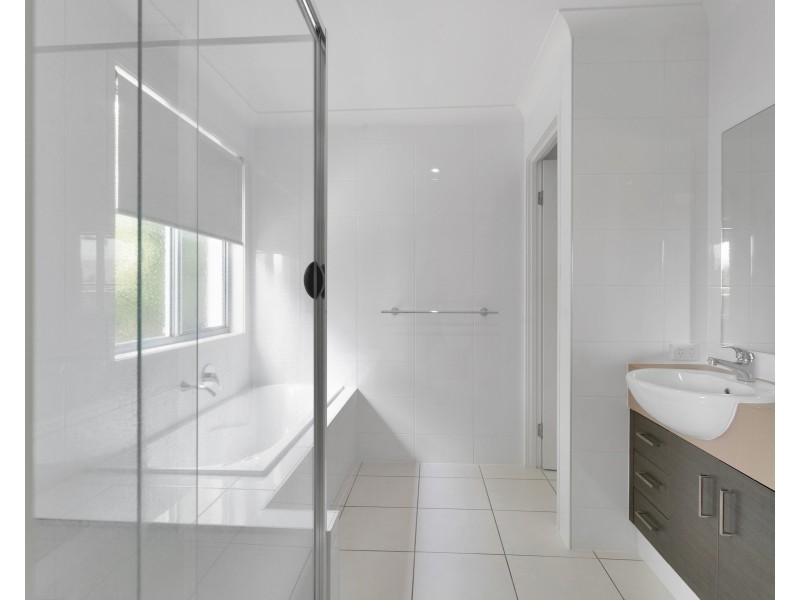 2/13 Anzac Street, Sarina QLD 4737