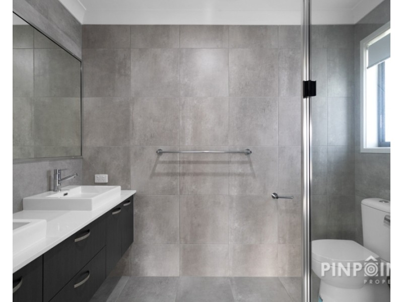 7 Eurong Court, Rural View QLD 4740