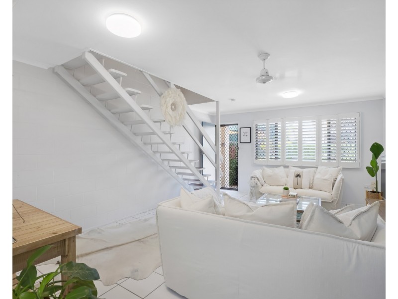 3/1 Cumberland Avenue, Slade Point QLD 4740