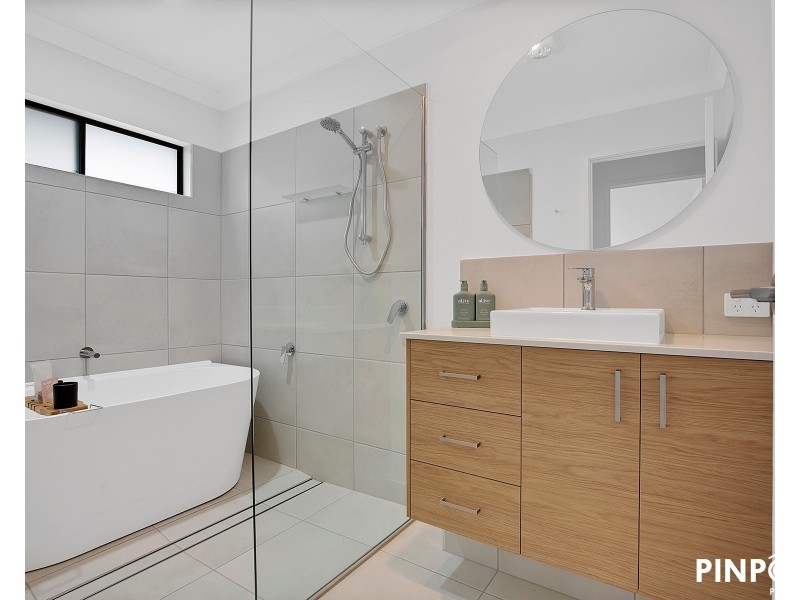 26 Excelsa Cct, Rural View QLD 4740