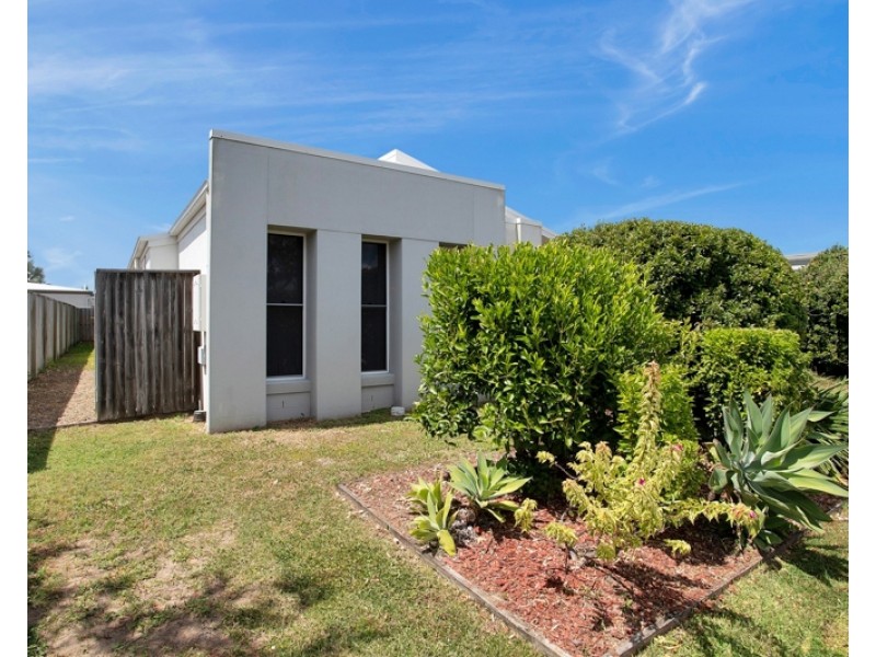 26 Scarborough Circuit, Blacks Beach QLD 4740