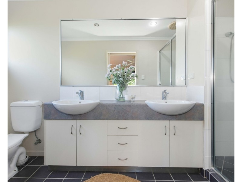 43 Hicks Road, Glenella QLD 4740