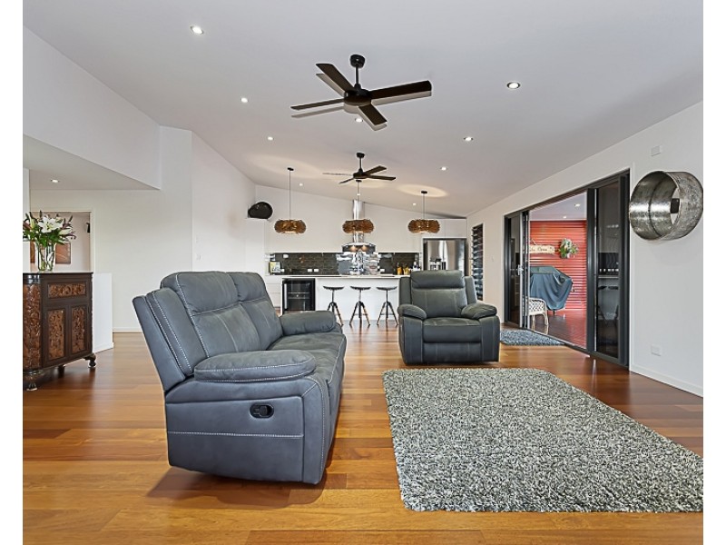 15 Coral Ridge Drive, Eimeo QLD 4740