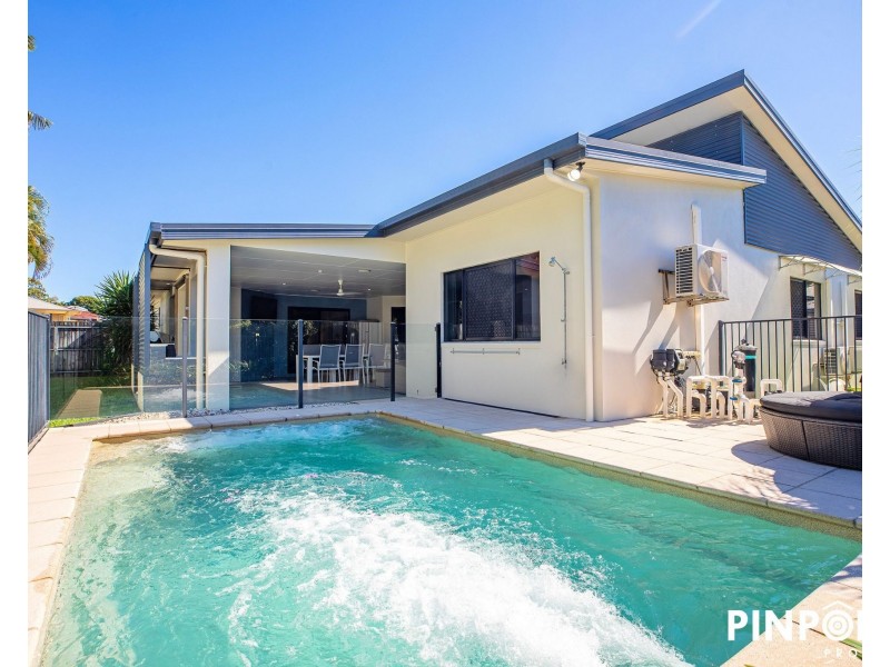 4 Crofton Close, Rural View QLD 4740