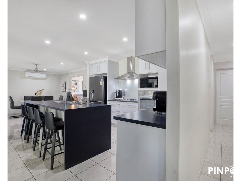 4 Crofton Close, Rural View QLD 4740