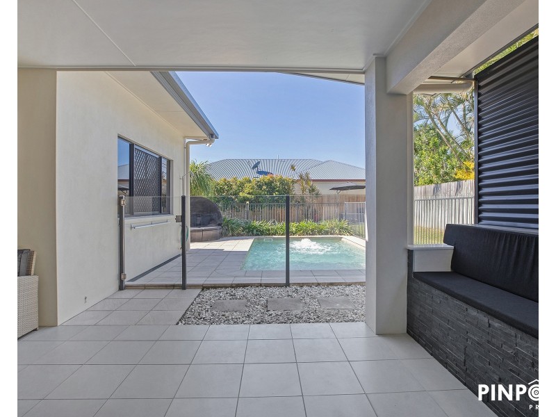 4 Crofton Close, Rural View QLD 4740