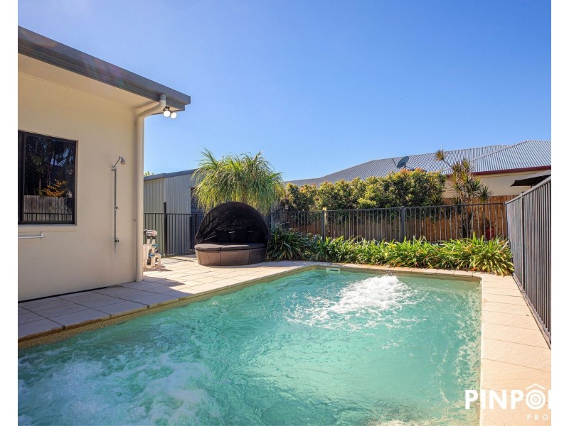 4 Crofton Close, Rural View QLD 4740