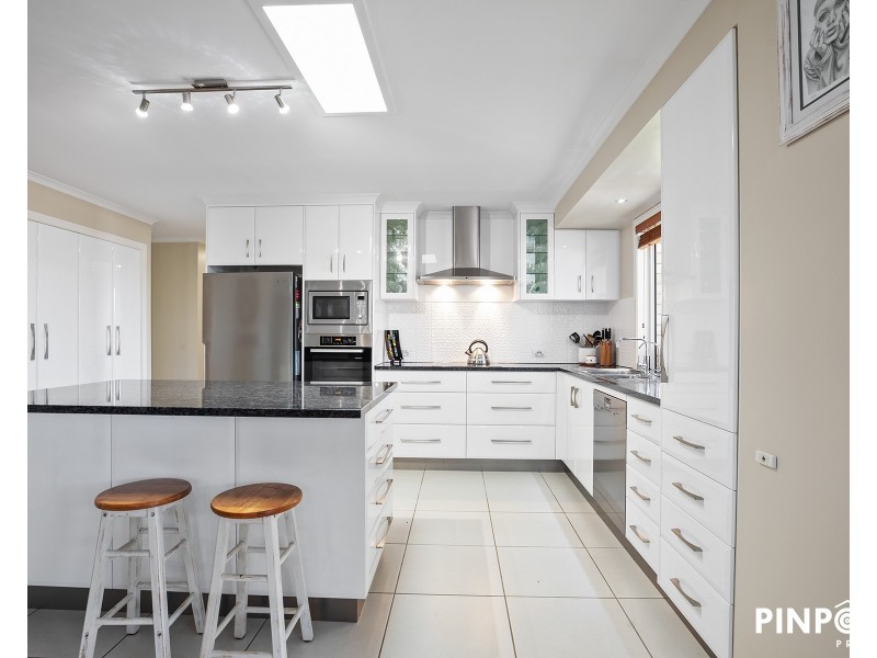 6 Sam Bezzina Drive, Beaconsfield QLD 4740