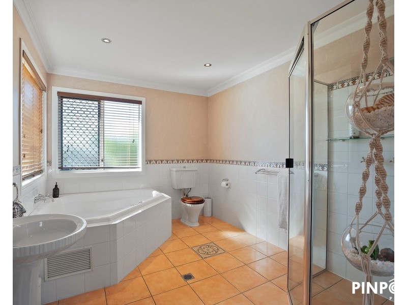 6 Sam Bezzina Drive, Beaconsfield QLD 4740