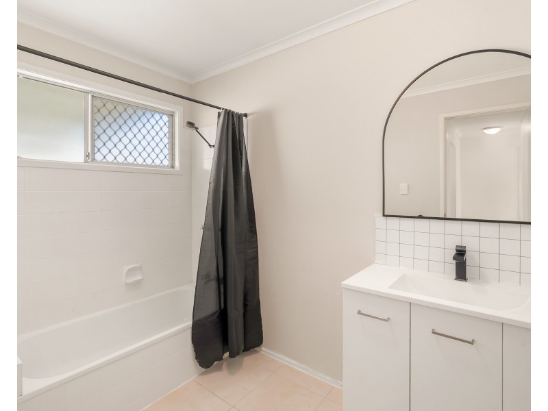 2 Dixon Court, Beaconsfield QLD 4740