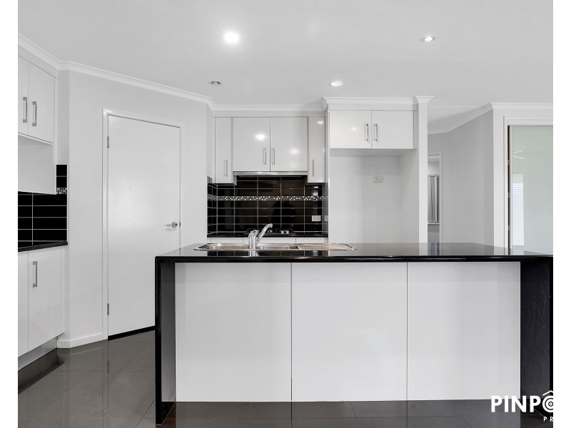 7 Lancaster Way, Ooralea QLD 4740