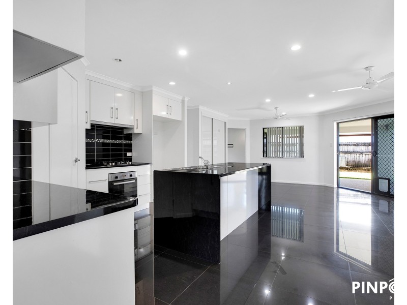 7 Lancaster Way, Ooralea QLD 4740
