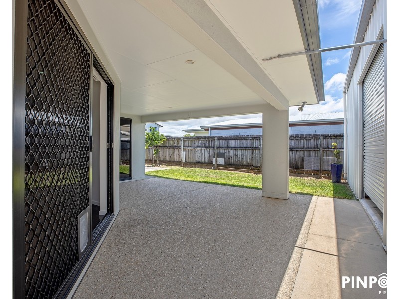 7 Lancaster Way, Ooralea QLD 4740