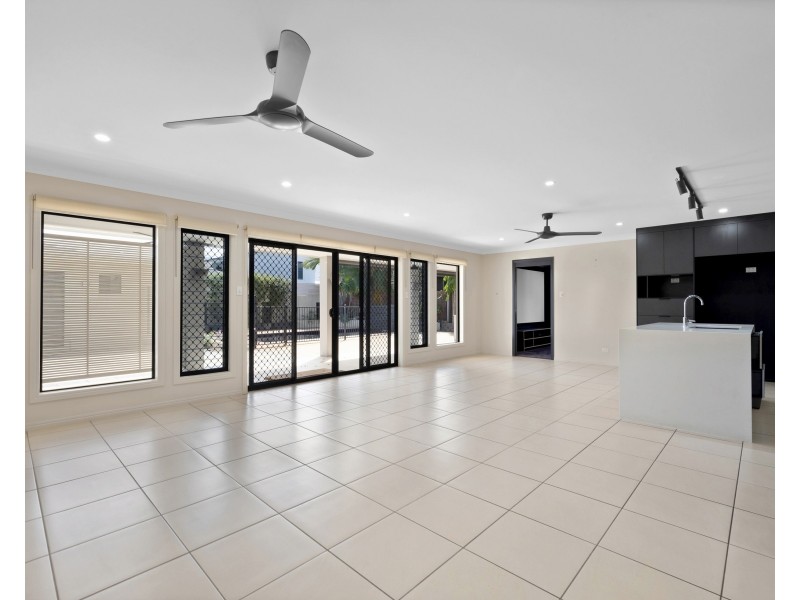 53 Hicks Road, Glenella QLD 4740