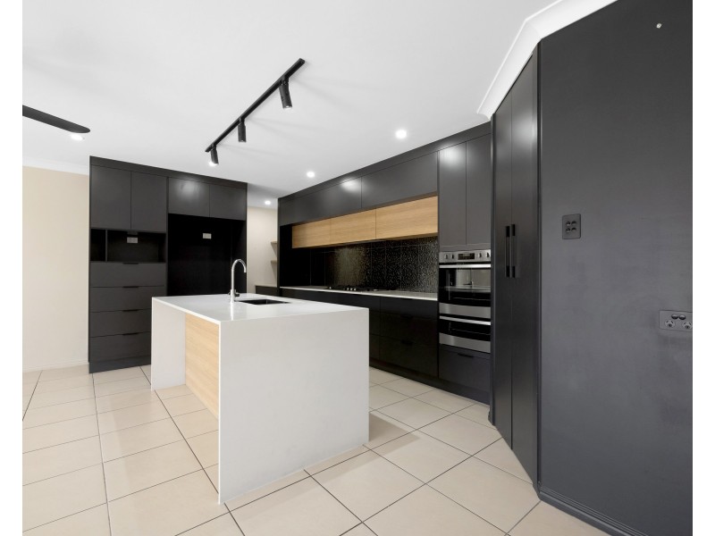53 Hicks Road, Glenella QLD 4740