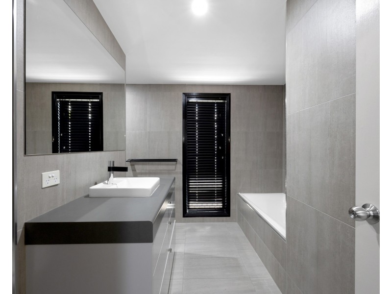 53 Hicks Road, Glenella QLD 4740