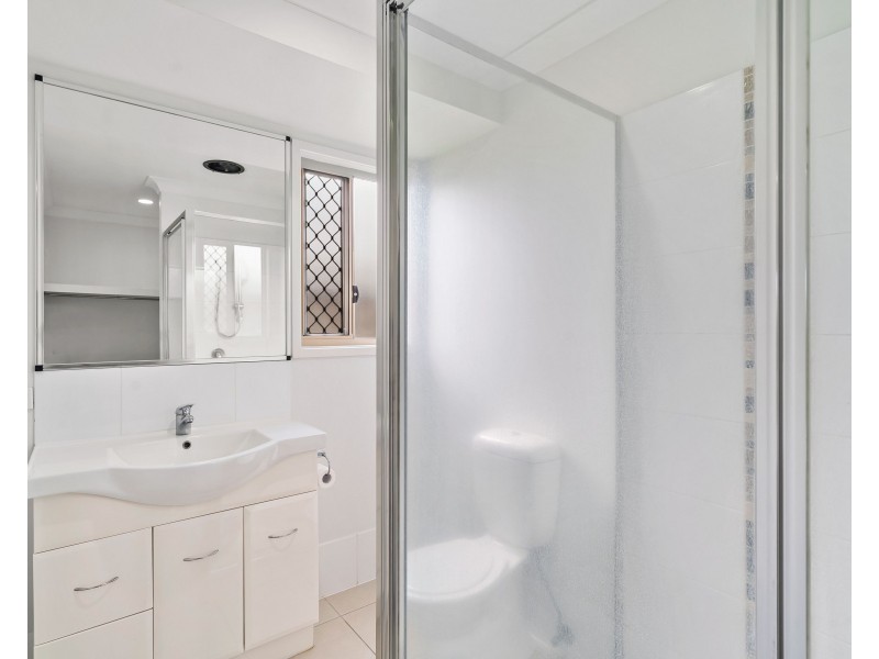 4A Azure Drive, Rural View QLD 4740