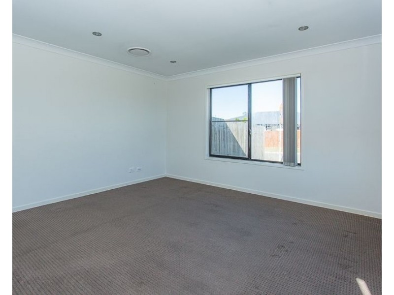 36 Phoenix Crescent, Rural View QLD 4740