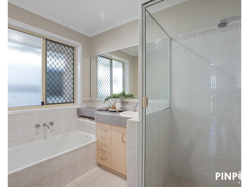 2 Cuthbert Court, Slade Point QLD 4740