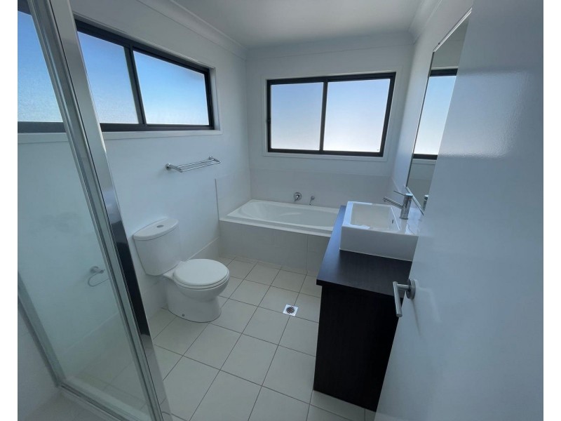 70 Montgomery Street, Rural View QLD 4740