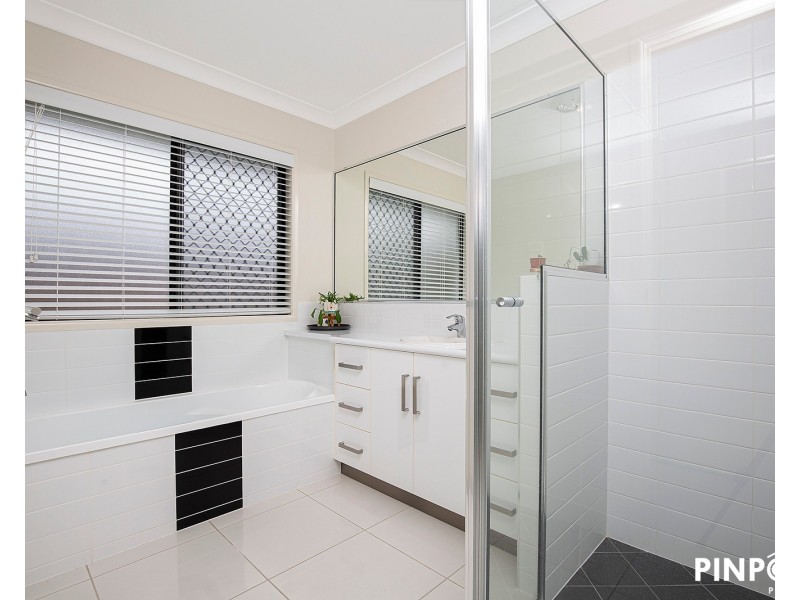 33 Bellavista Circuit, Beaconsfield QLD 4740