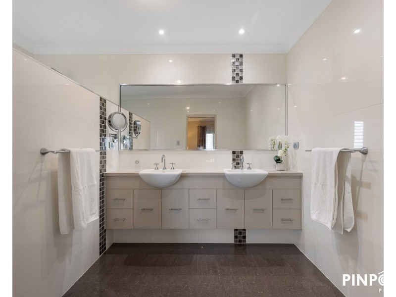 42 Shuttlewood Dr, Richmond QLD 4740