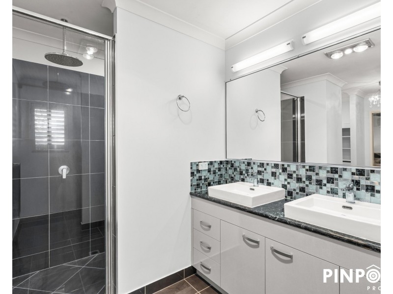 16 Mod Crescent, Beaconsfield QLD 4740