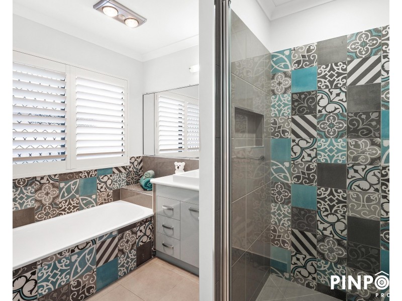 16 Mod Crescent, Beaconsfield QLD 4740