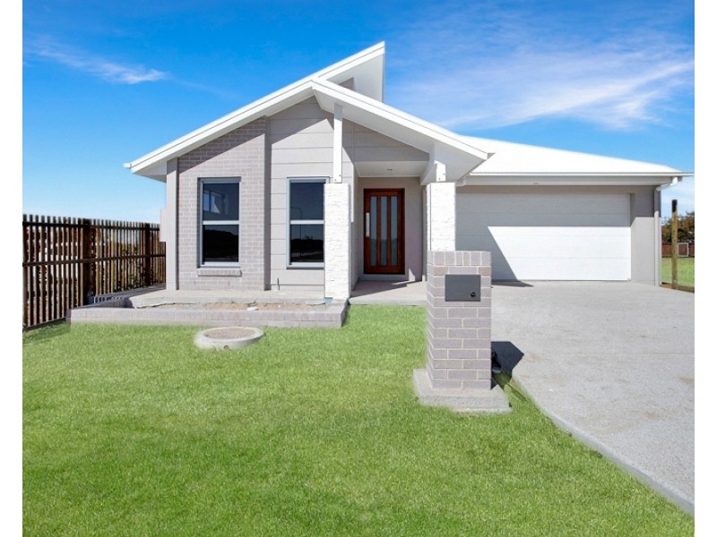 52 Seashore Crescent, Mackay Harbour QLD 4740