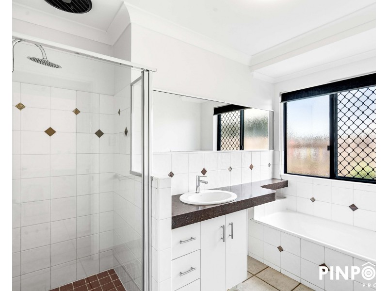 9 Chelsea Crescent, Glenella QLD 4740