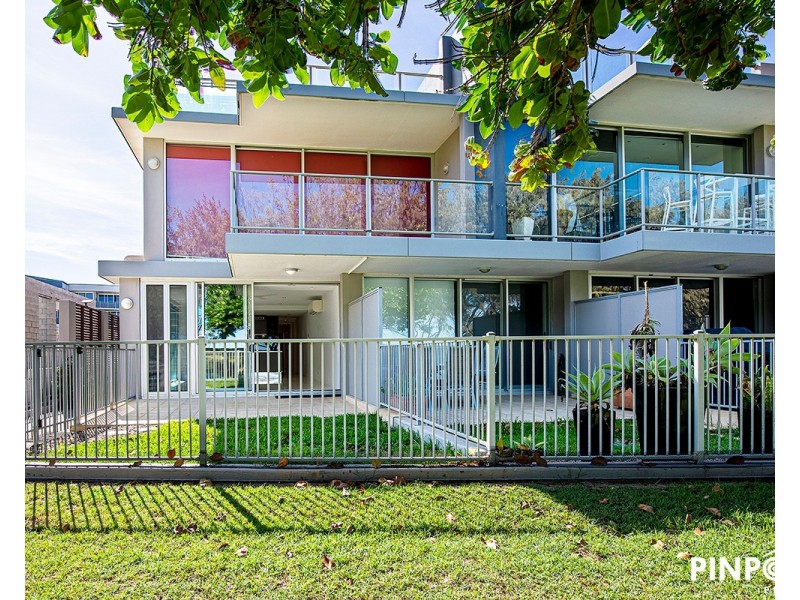 Lanterns, 1/14 Marina Beach Parade (East Point Drive), Mackay Harbour QLD 4740