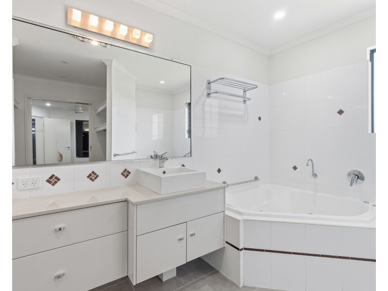 70 Victor Avenue, Glenella QLD 4740