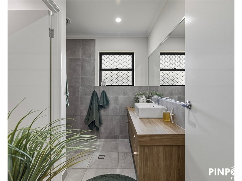 27 Palmetto Crescent, Rural View QLD 4740