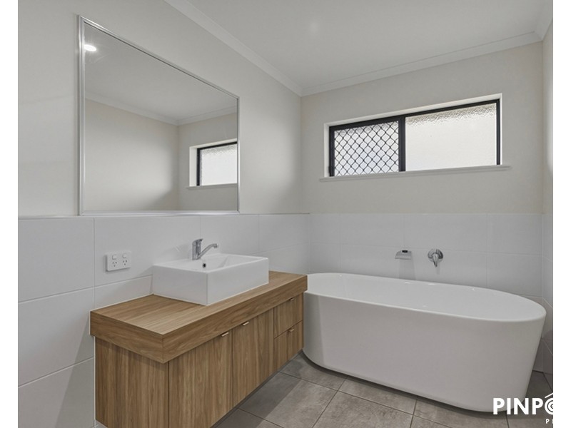 27 Palmetto Crescent, Rural View QLD 4740