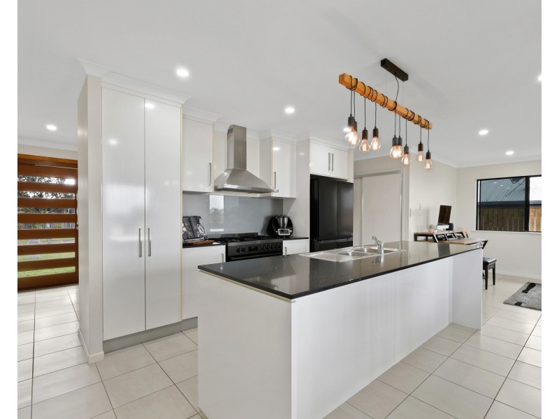 32 Hangan Street, Bucasia QLD 4750