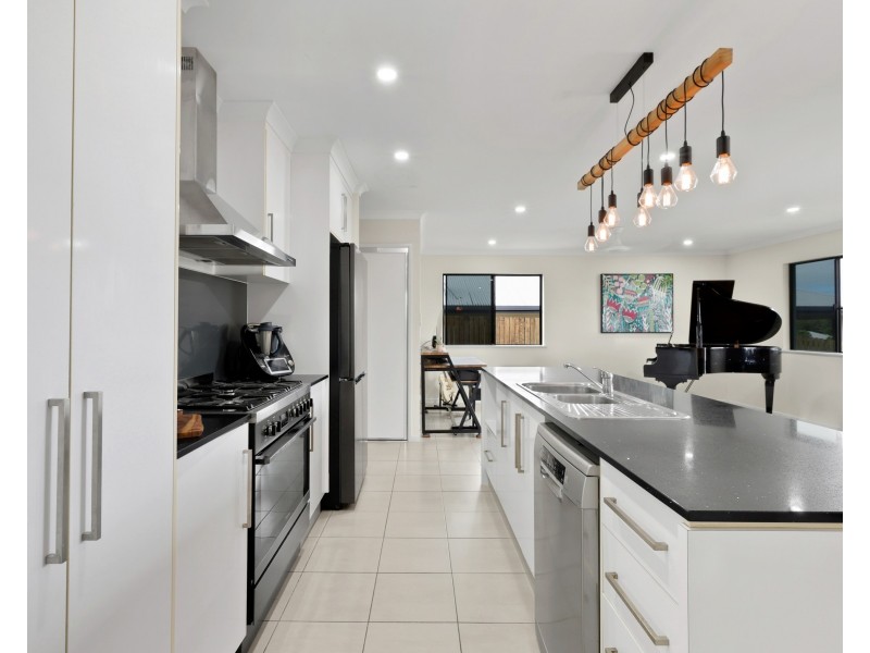32 Hangan Street, Bucasia QLD 4750